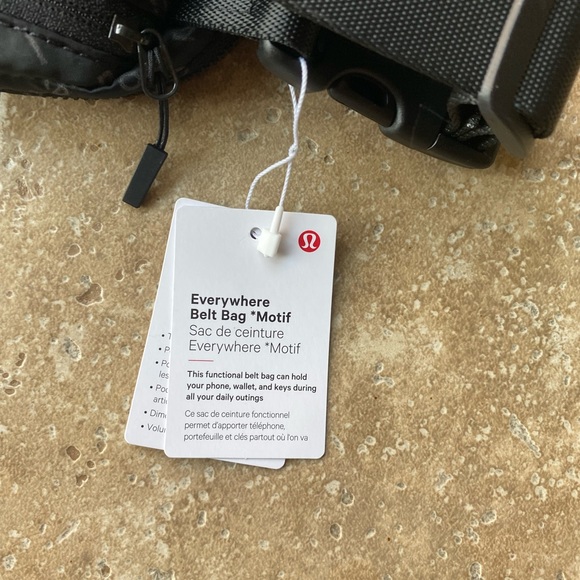 *SOLD** NWT Lululemon Everywhere Belt Bag Motif - Picture 5 of 7